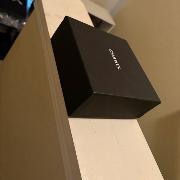 Black and Gold Chanel Belt - Picture 5 of 12